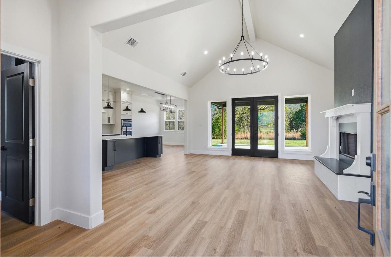 Great room — Vaulted ceiling