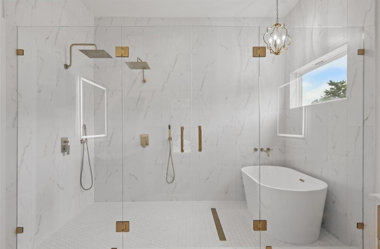 Wet room — Freestanding tub