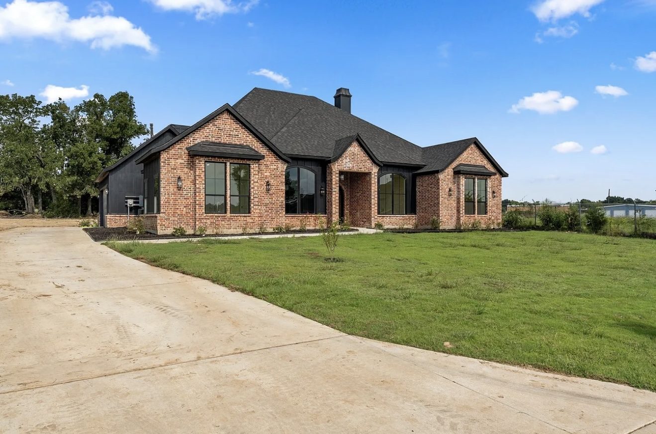 320 Dalton — Corner view