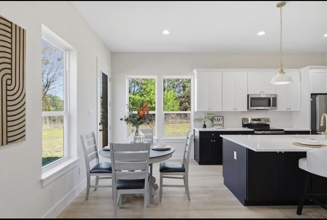 Kitchen — Island seating